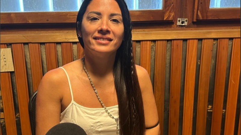 Leda Bergonzi visitó el estudio de Radio 2.