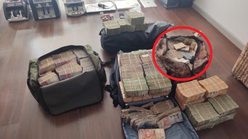 El bolso que salió de un búnker y fue encontrado en la financiera de Shanahan.