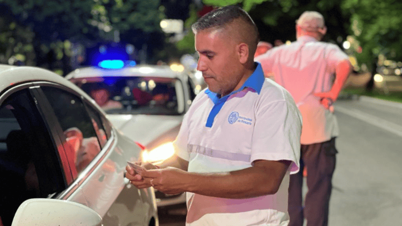 Uno de los controles vehículares que se realizaron en la madrugada del lunes.