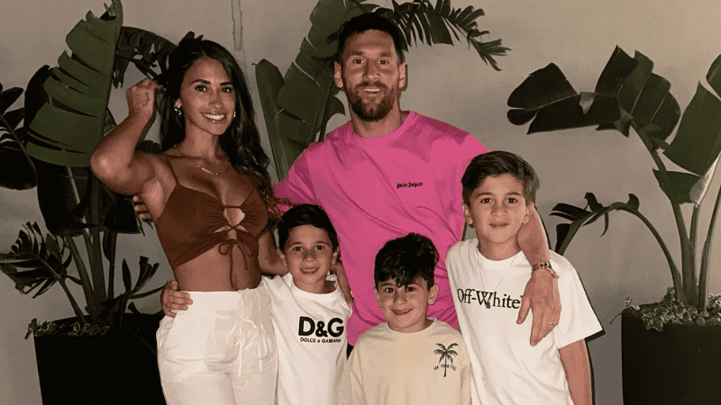 La familia Messi recibiendo el año en Funes.