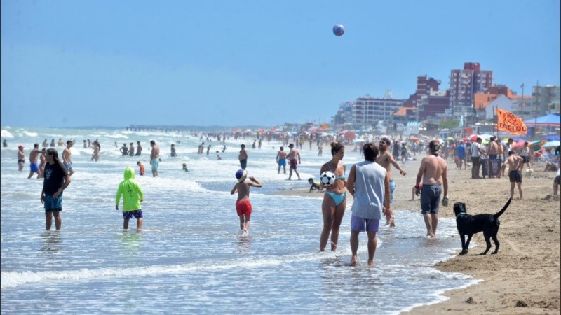 Las playas colmadas en el último día del 2023.