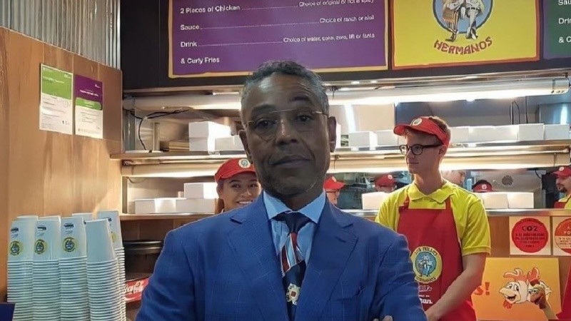  Gus Fring es un personaje ficticio en las series estadounidenses Breaking Bad y Better Call Saul.