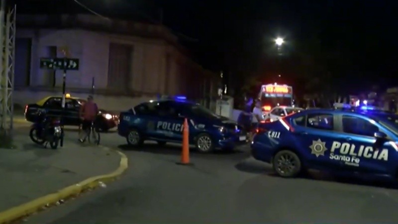 Los policías en la zona del operativo.