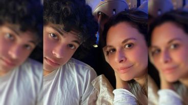 La actriz Julieta Ortega junto a su hijo Benito Noble.