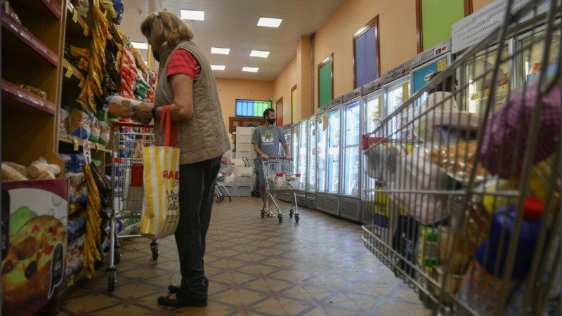 Consultoras y analistas del mercado coincidieron en que si bien la inflación continuará desacelerando en febrero, no bajará de los dos dígitos.