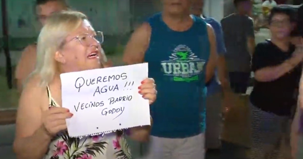 Vecinos de barrio Godoy reclaman que llevan dos meses sin agua ...