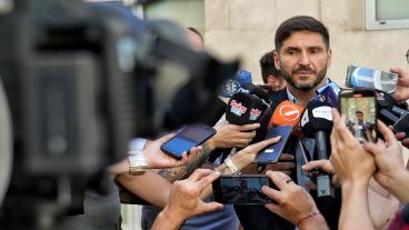 Pullaro aseguró el pago del acuerdo paritario pero se quejó de Perotti.