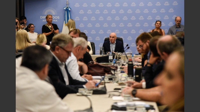 Reuniones de comisiones en Diputados, emepzaron ayer y siguen hoy.