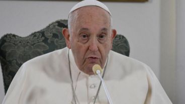 El papa Francisco agradeció a la prensa agradeció "el esfuerzo que hacen en mantener esta mirada que puede ver detrás de la apariencia