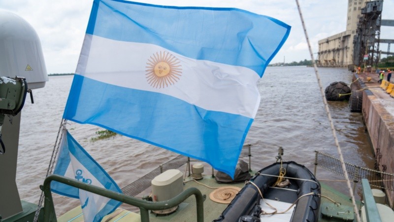 El guardacostas comenzó a navegar en Rosario para combatir al narcotráfico.