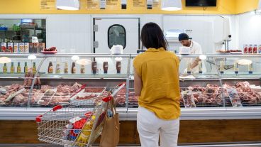 Hasta el primer semestre de 2023, última medición disponible del Indec, el 40,1 por ciento de los habitantes del país estaban bajo la línea de pobreza.