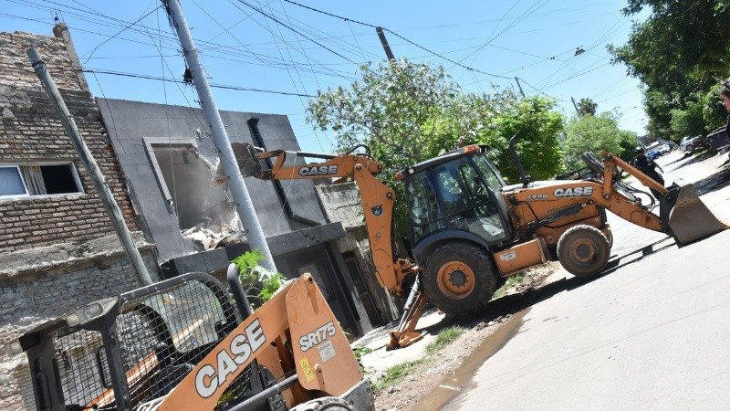 Dos puntos de venta de droga de la banda de Riquelme fueron derrumbados este lunes en Felipe Moré al 600 bis.