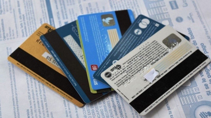 El Banco Central dispuso que la tasa de tarjetas de crédito ascenderá al 140,86% promedio mensual.