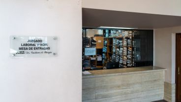 El juzgado Laboral número 9 está en el segundo piso que mira hacia Balcarce.