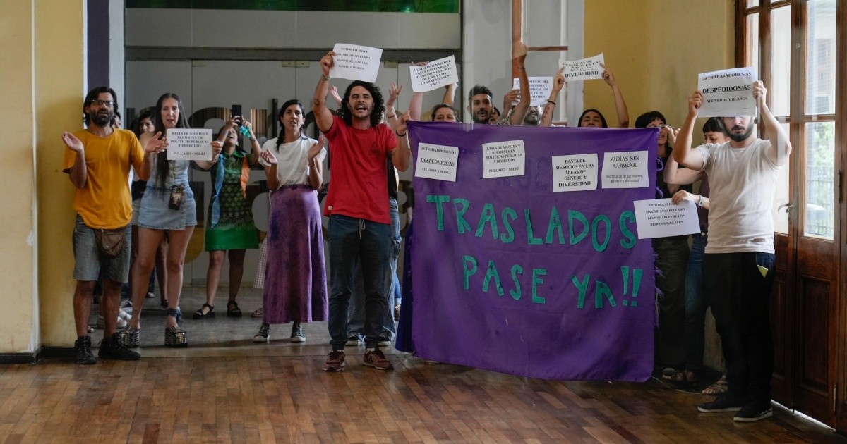 Trabajadores cesanteados de la Provincia irrumpieron en una conferencia ...