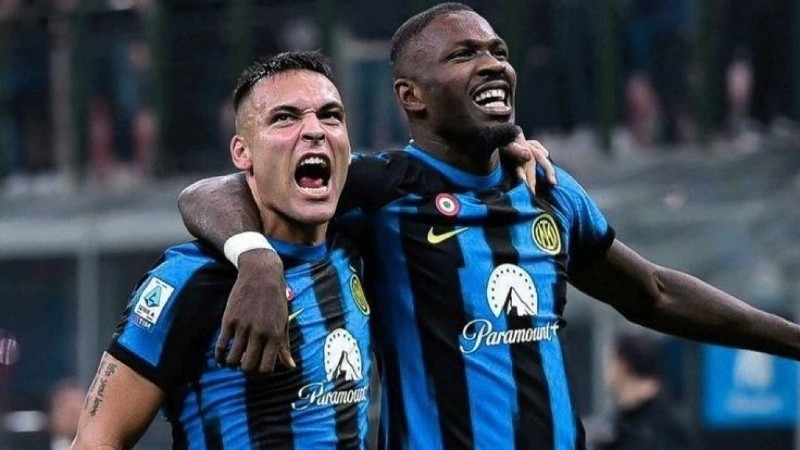 Lautaro celebra junto a Thuram, el autor del primer gol que puso al Inter en la final.