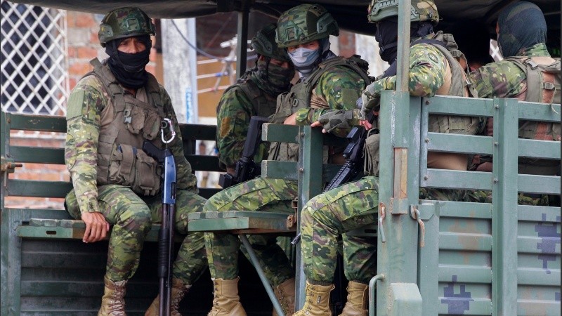 El Ejército comenzó a desplegarse para garantizar la seguridad de algunos sectores.