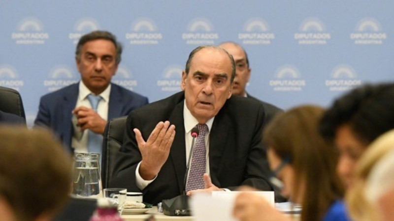 Francos durante su exposición en el plenario de comisiones.