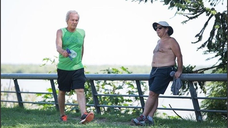 Caminar se presenta como una herramienta multifacética para mejorar el bienestar de cada uno.