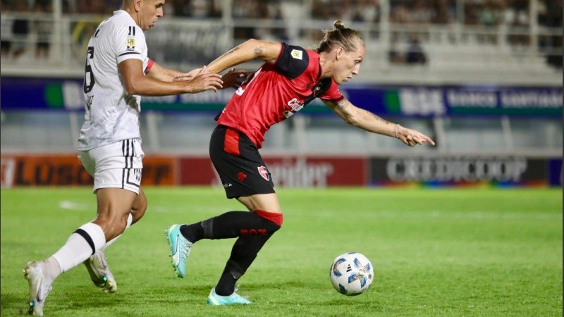 Ignacio Schor en acción durante el primer tiempo en Santiago.