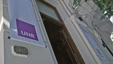 "No vamos a convalidar ninguna decisión que lesione derechos de nuestra comunidad", aclararon desde la UNR.