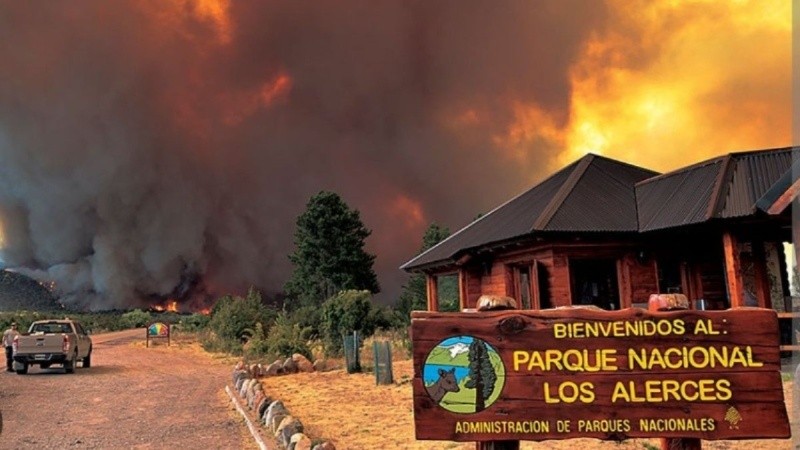 “Es un momento de índice de peligro de incendios extremo”, dijo el intendente del Parque Nacional.