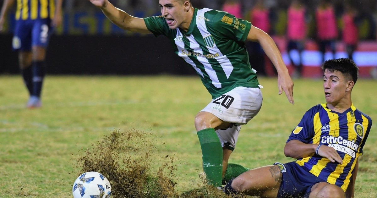 Antes de la fiesta, Central y Banfield lucharon contra una cancha ...