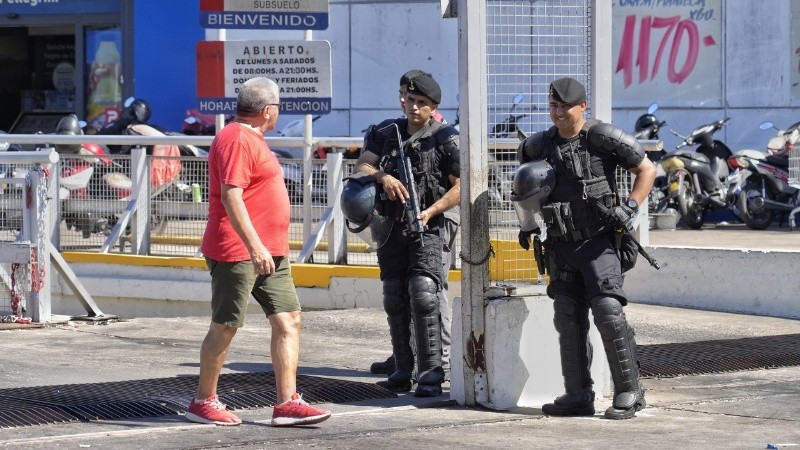 Vecinos de Mendoza y Larrea protestan este mediodía por la falta de luz.