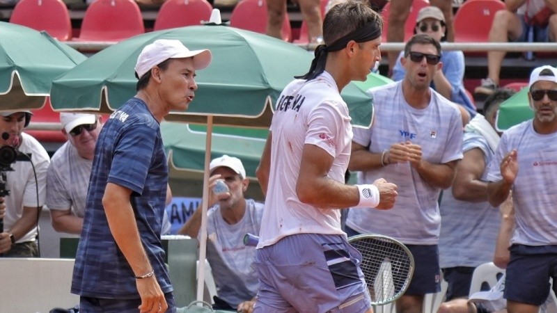 Coria trató de levantar a Etcheverry que anduvo flojo en Rosario.