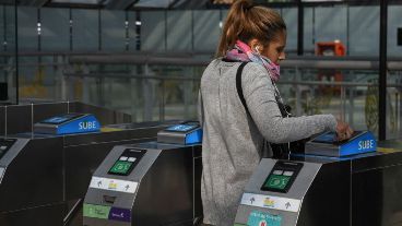 En cuanto a los trenes, para todas las líneas, el boleto en la sección con tarjeta SUBE pasó a costar $130, con una tarifa social de $58,50 y un valor sin nominalizar de $260.