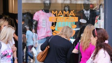 El 90 por ciento de los comerciantes de calle San Luis abrieron sus negocios este viernes.