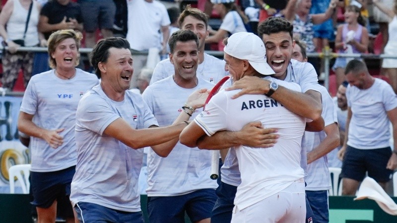 La emoción del equipo argentino tras quedarse con la clasificación en copa Davis.