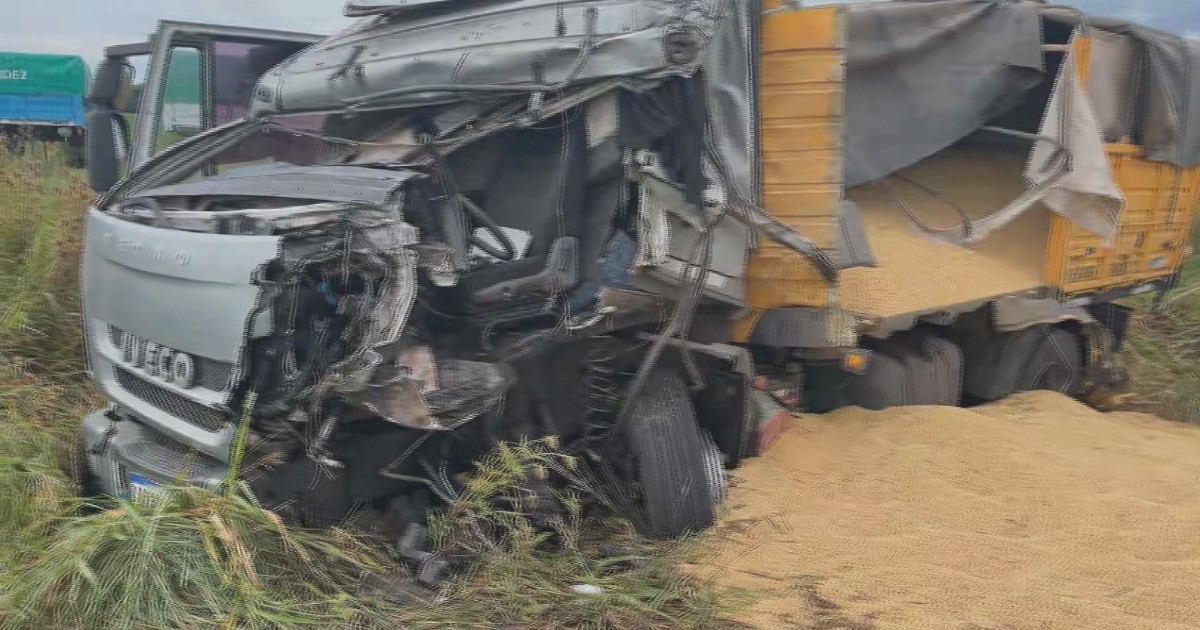 Fuerte choque de frente entre camiones en la ruta 33: un herido ...