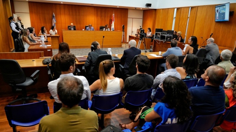 La sala de lectura, repleta.