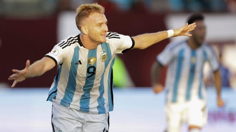 El delantero de Argentinos Juniors marcó el gol de la victoria para la Selección Sub-23.