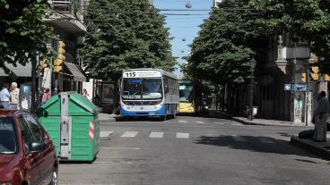 El transporte urbano de pasajeros circulará con cuadro horario festivo este martes.