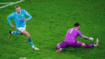 El goleador noruego marcó en el segundo tiempo.