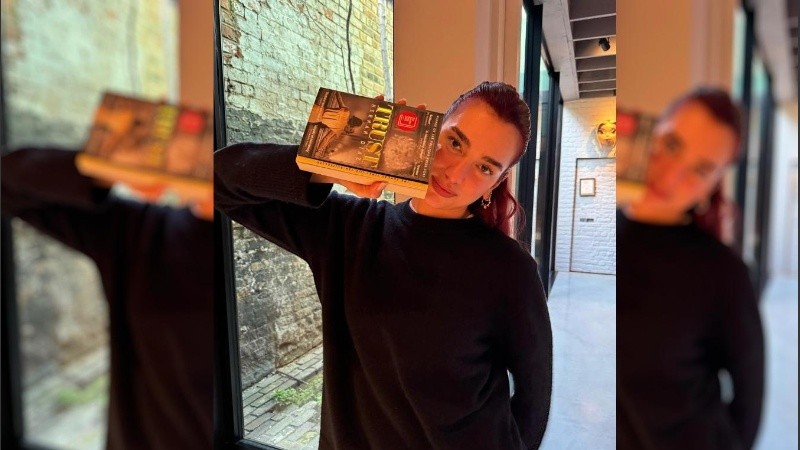 Dua Lipa recomienda la novela 