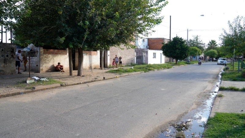 El pasaje 529 es una amplia calle trasversal que atraviesa el barrio Molino Blanco junto a la Circunvalación.