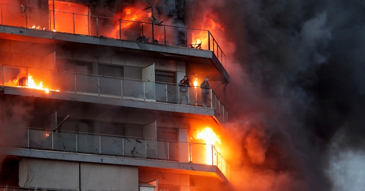 España: cuatro muertos y 14 desaparecidos tras un voraz incendio en un ...