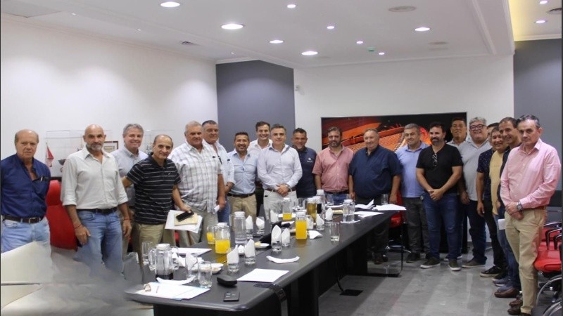 Dentro de sus prioridades, acordaron los presentes solicitar audiencia presencial al Presidente de la República de la Nación Argentina.