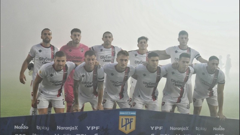 Los titulares que eligió Larriera para jugar el clásico en el Coloso.