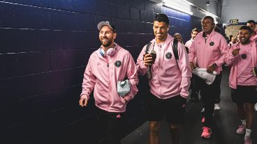 Messi y sus compañeros en la previa del partido