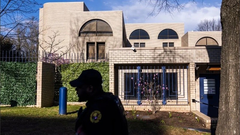 El hombre se prendió fuego este domingo al mediodía y murió por la noche.