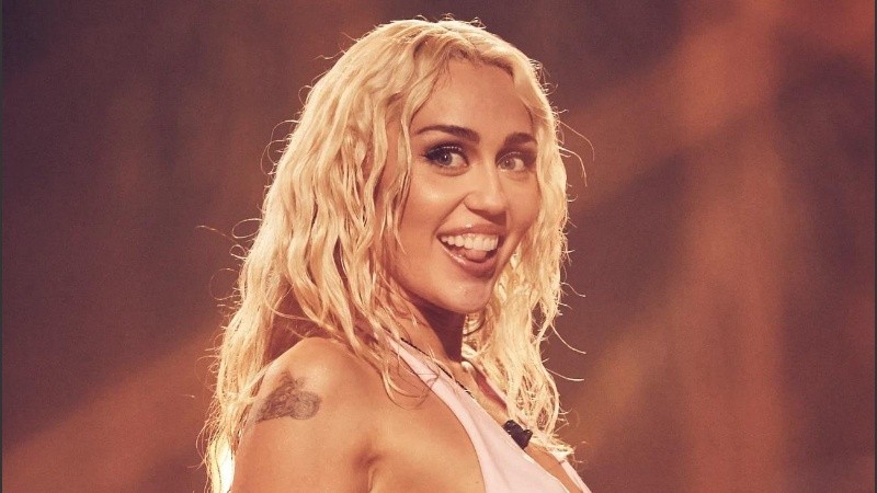 Por su parte, Taylor Swift, nombrada la semana pasada artista mundial del año por cuarta vez por la IFPI, ocupó los puestos 7 y 9.