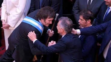 "Hablan por teléfono varias veces por semana", dijo Angelini sobre Macri y Milei.