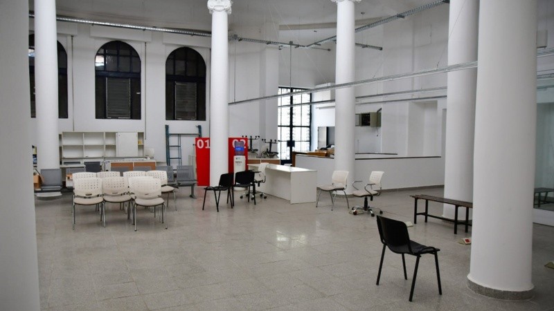 La oficina cerrada este jueves y viernes tras quedarse sin luz por explosiones en el tendido eléctrico.