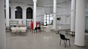 La oficina cerrada este jueves y viernes tras quedarse sin luz por explosiones en el tendido eléctrico.