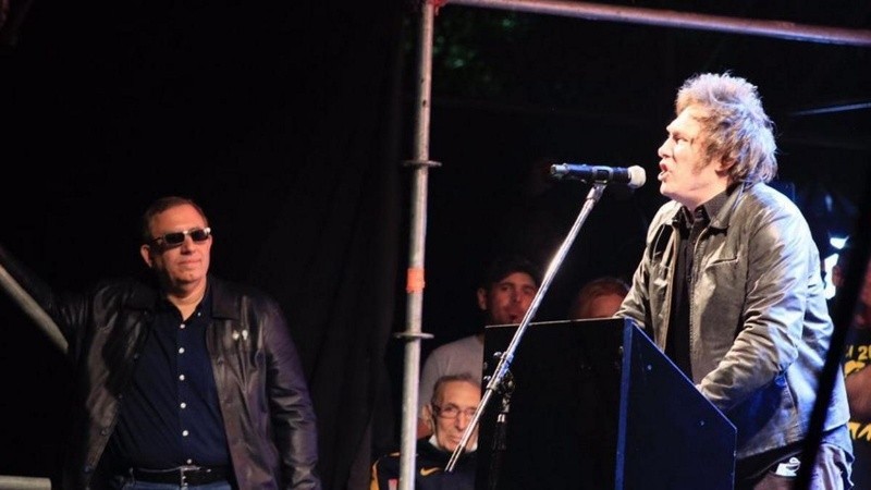 Maslatón junto a Milei en un acto, cuando todavía mantenían una relación de amistad.