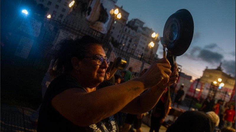 Imágenes de la movilización social frente al Congreso contra Milei.